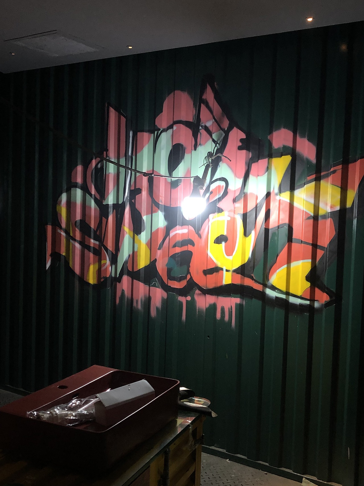 本色酒吧背景墙涂鸦壁画