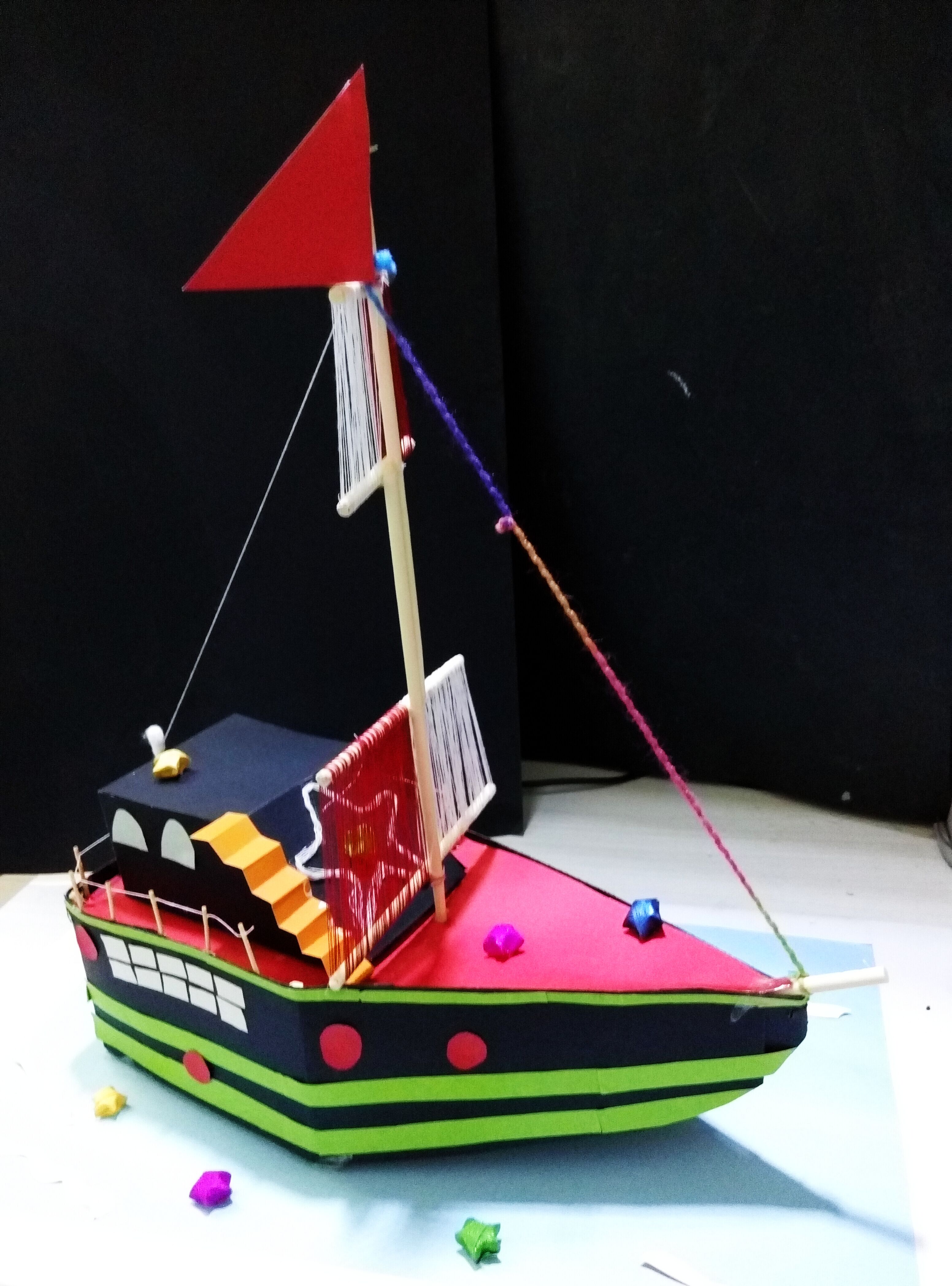 儿童手工制作泡沫帆船图片