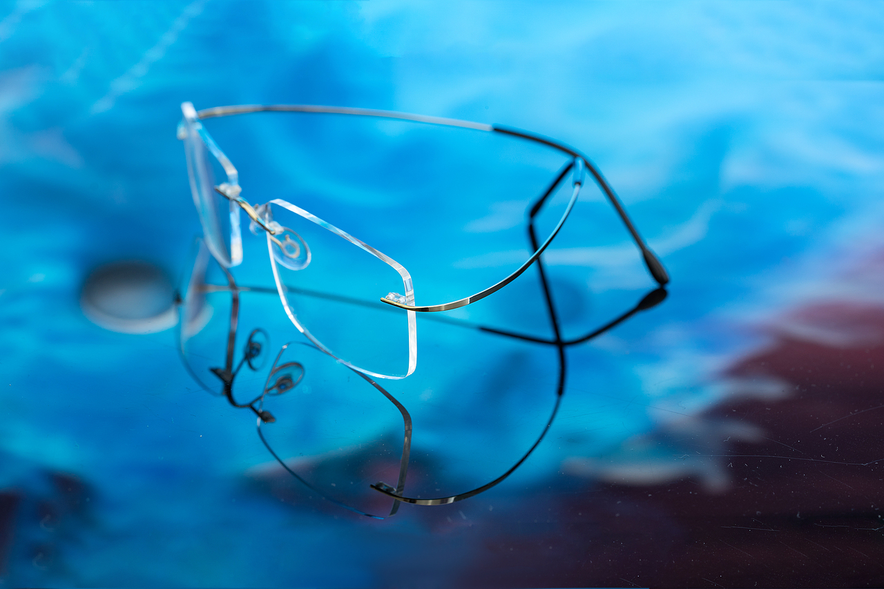迷幻的无框眼镜（图ZMTIzMzAxNDU2） - 产品摄影 - 站酷设计师设计堃原创素材 - 站酷ZCOOL