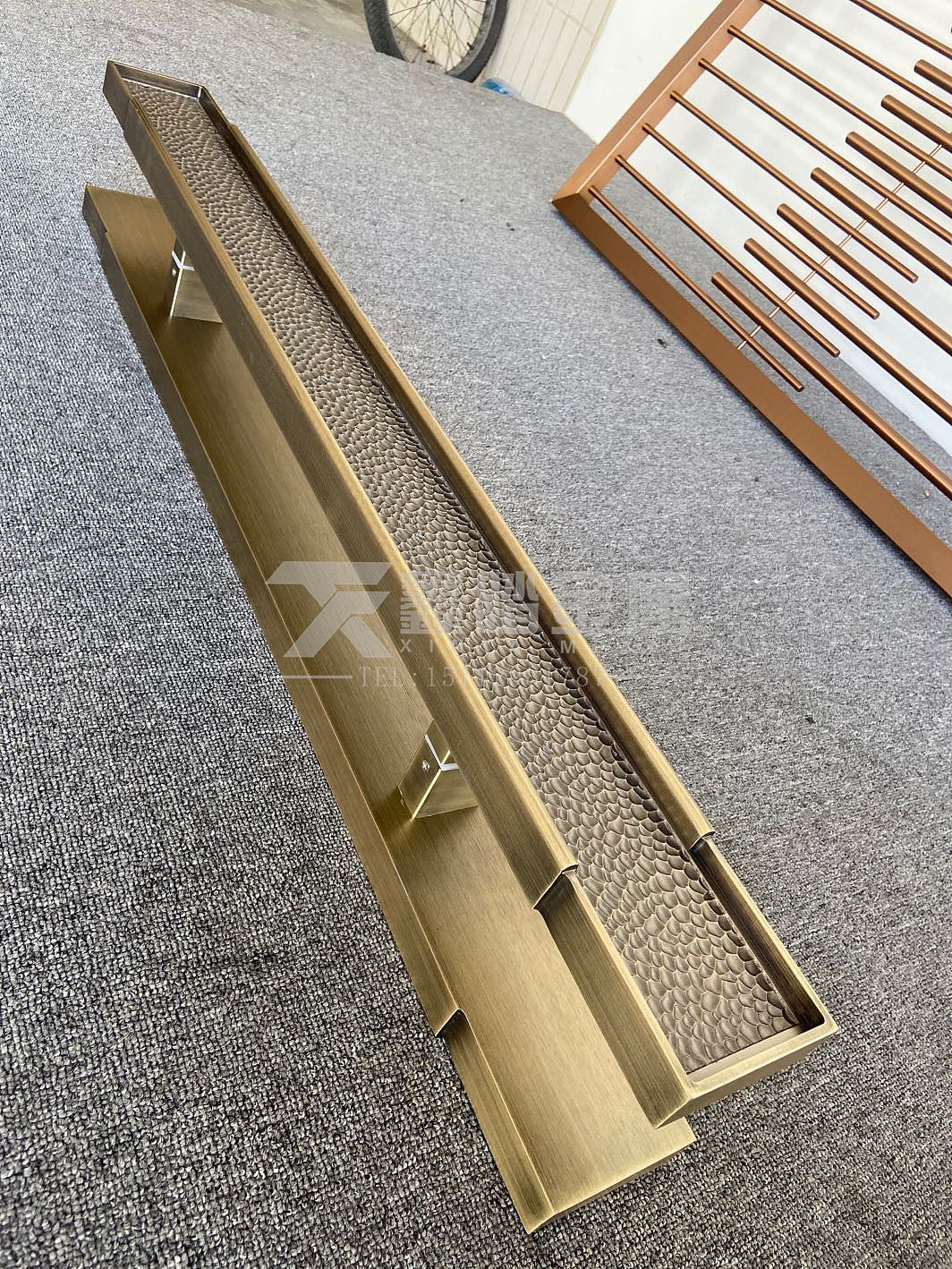 内蒙古青古铜铝板雕刻拉手、蕴藏无限精雕工艺装饰美