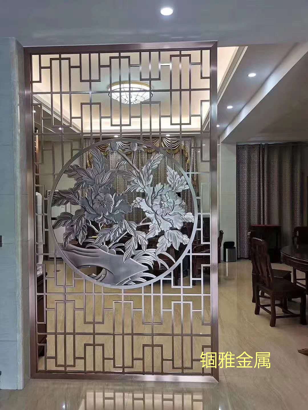 仿古铜铝板雕刻屏风,铝艺雕花圆形屏风隔断装饰风格