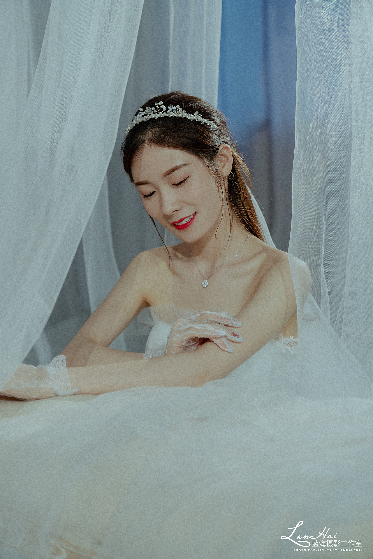 【穿上婚纱,把最美的模样献给自己】