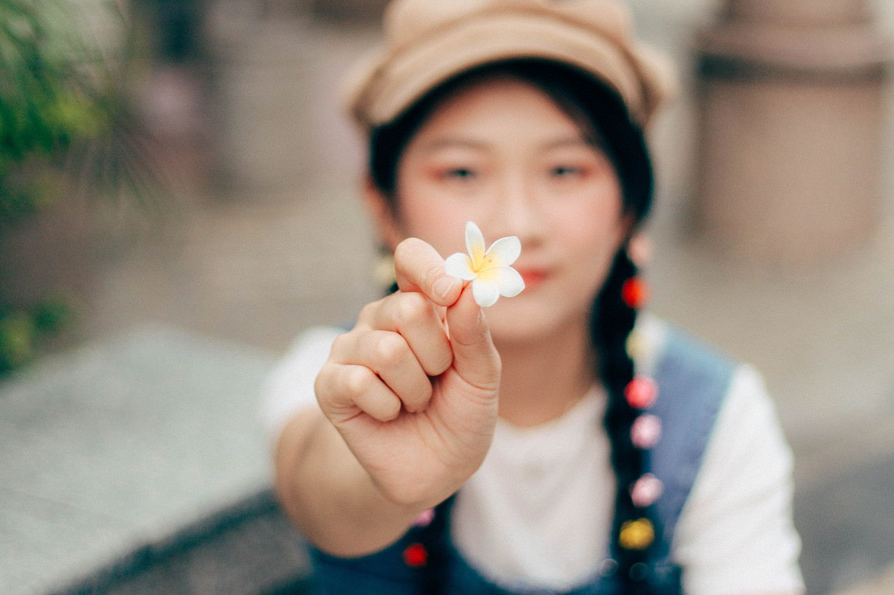 雏菊（图ZMTk3Mjk1MDQw） - 人像摄影 - 站酷设计师青铷原创素材 - 站酷ZCOOL