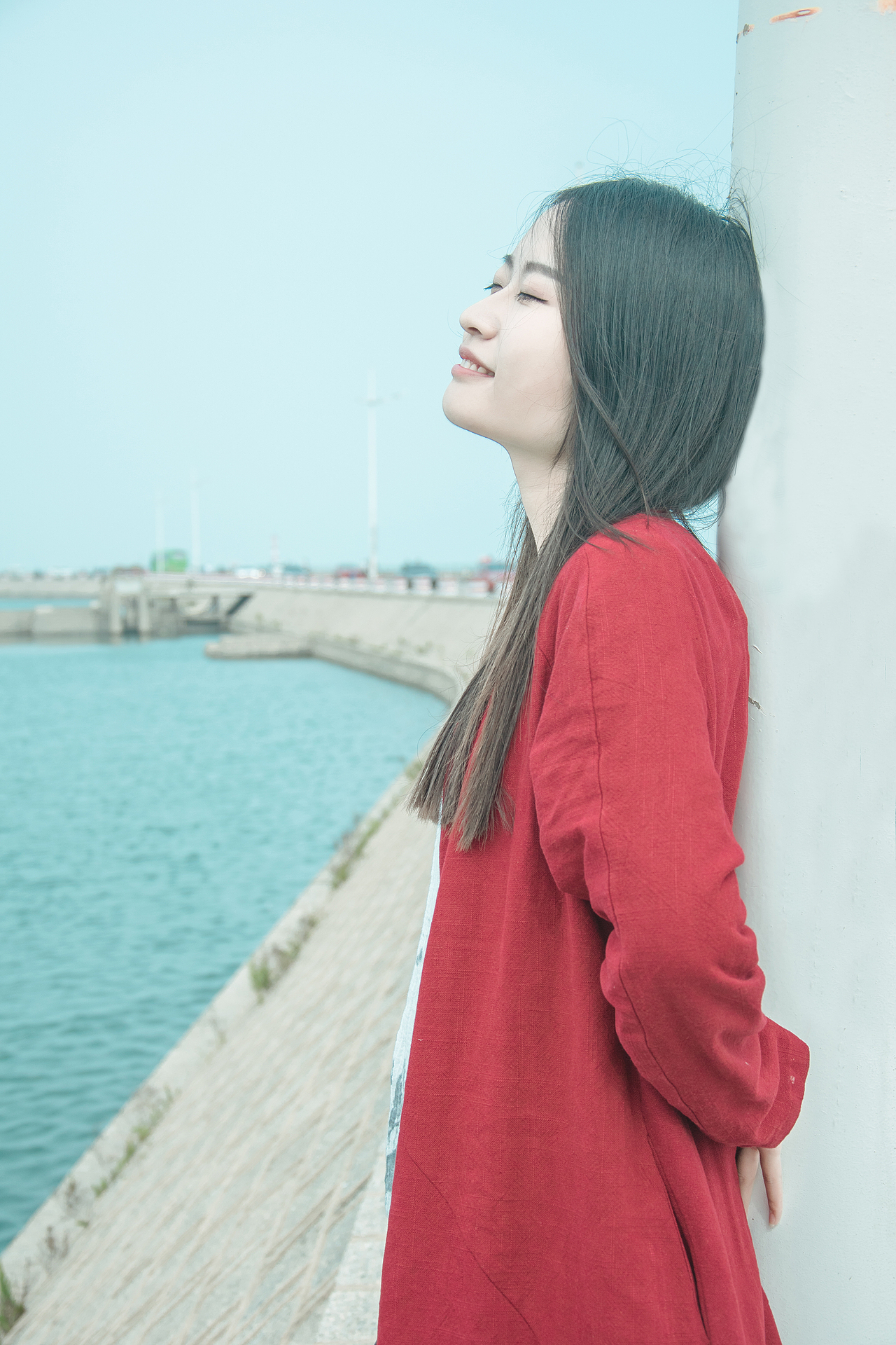 在风里听海的声音