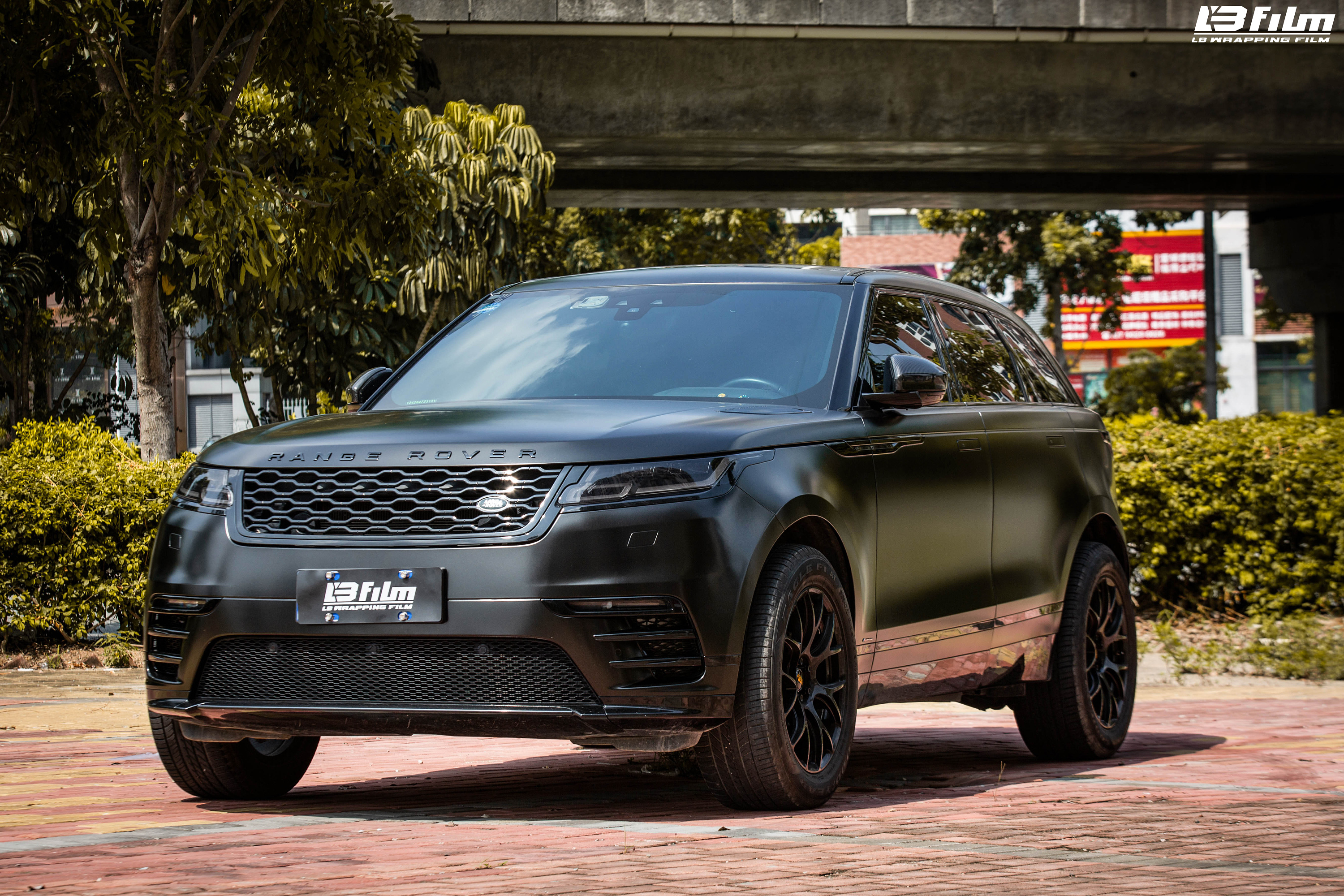 路虎星脉-电光金属黑