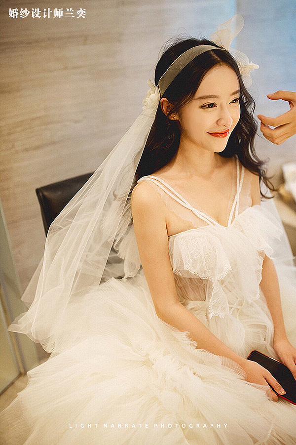 一件非常少女心的婚纱