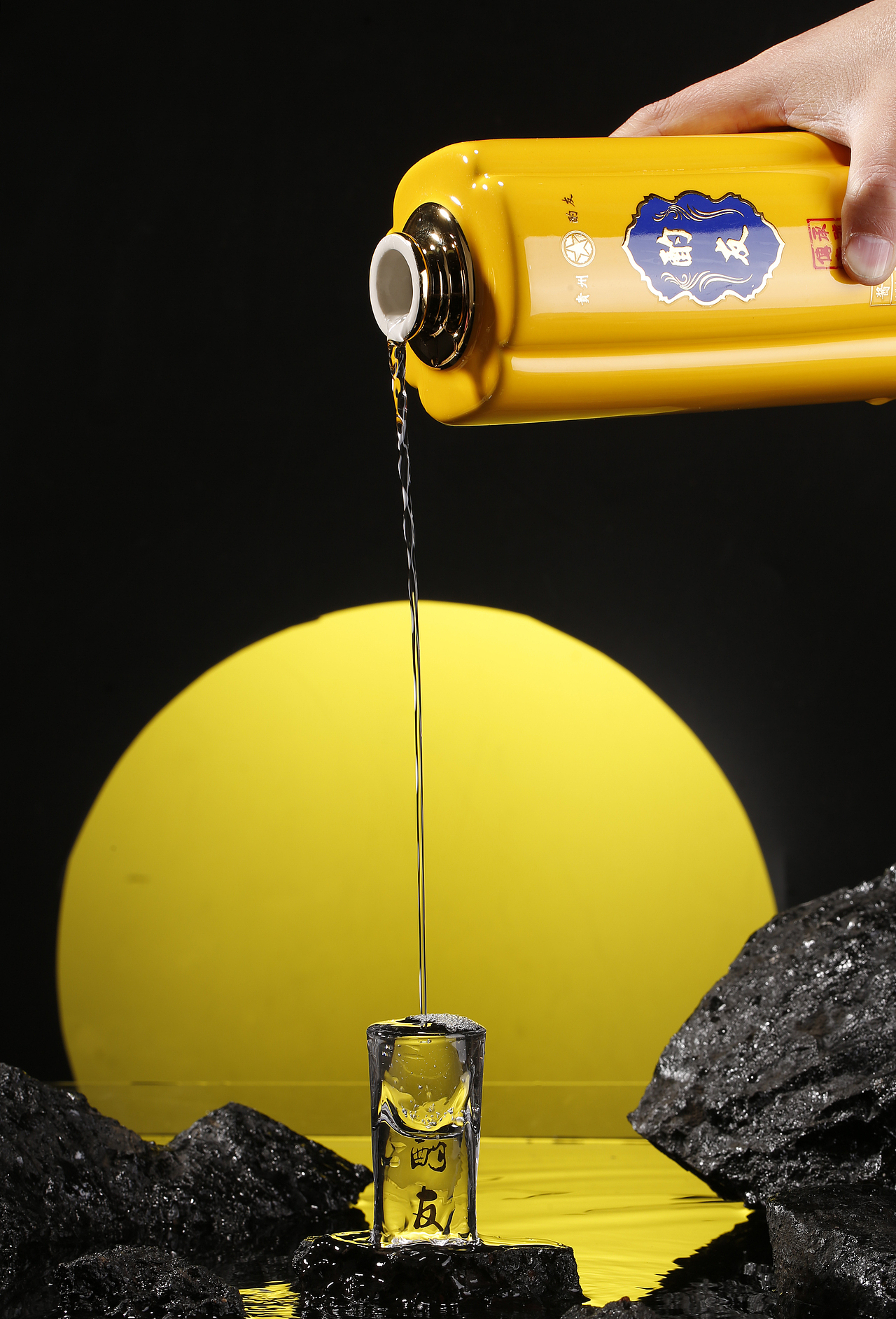 白酒产品拍照|商业拍照|白酒产品拍照|电商拍摄|短视频（图ZMjk1NDU0NTk2） - 产品摄影 - 站酷设计师郑州图牛电商拍摄原创素材 - 站酷ZCOOL