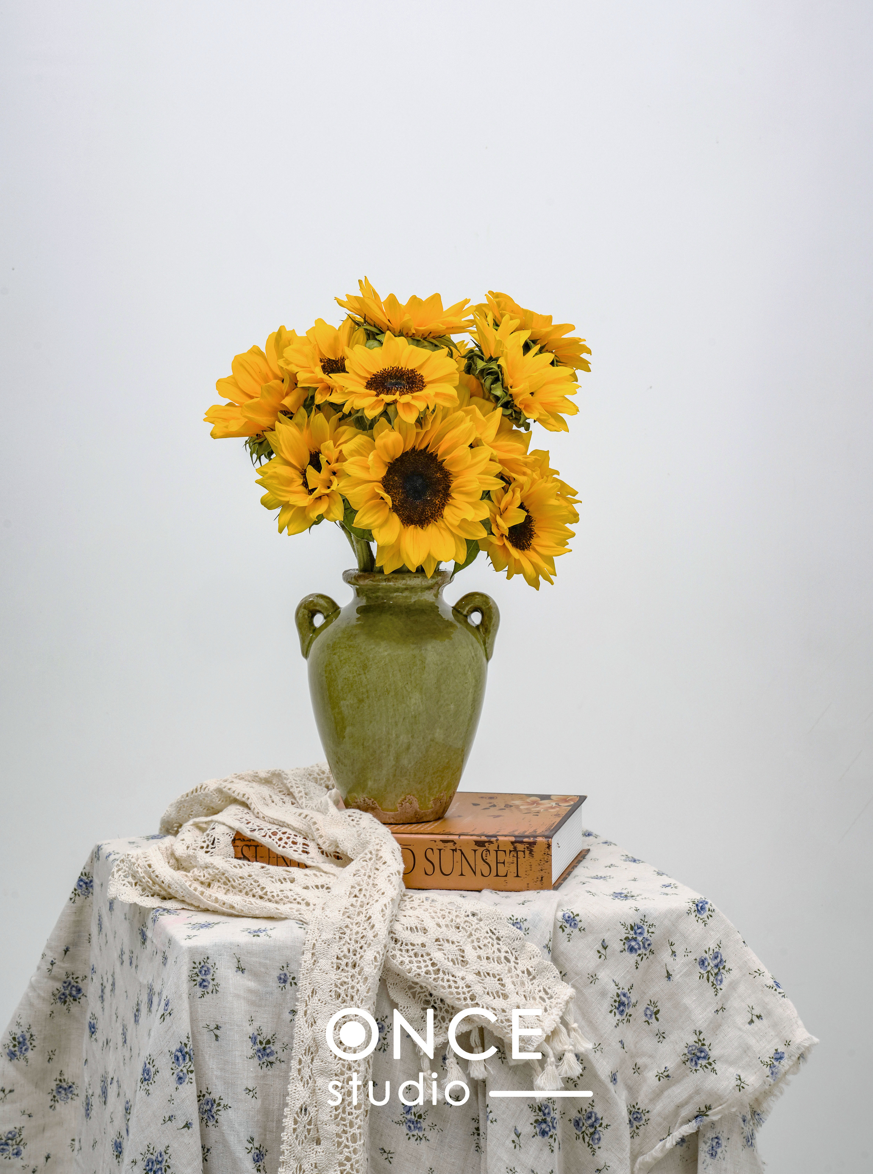 鲜花瓶插花艺—向日葵|摄影|产品摄影|一番影像 - 原创作品 - 站酷