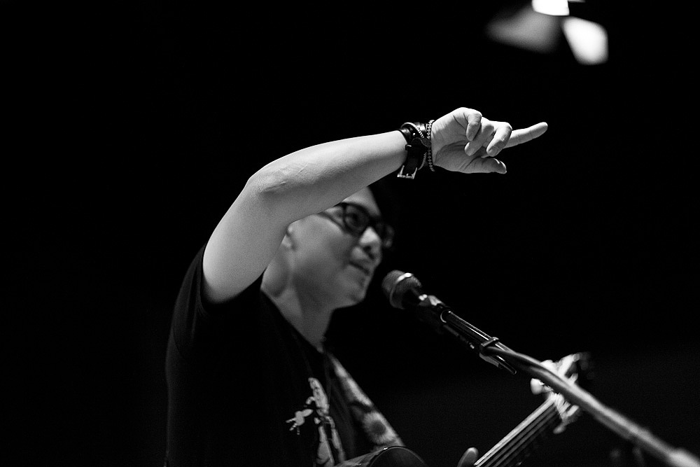 《温柔钢铁》——马来西亚创作女歌手宇珩2012初夏巡演 