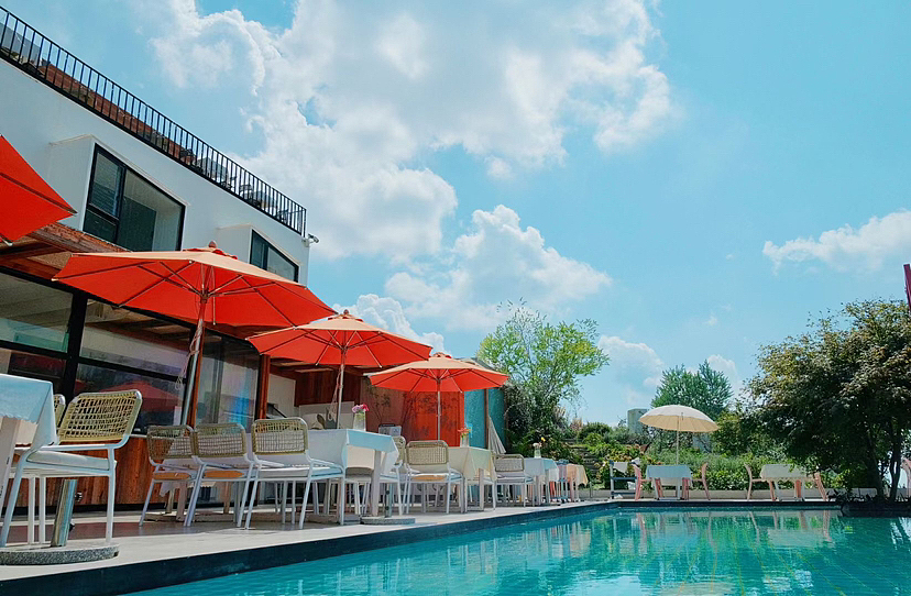 山水意境殊踏歌忘归途