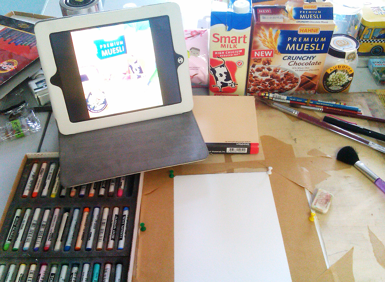 准备开工咯。静物拍好后拍成照片传到pad上。