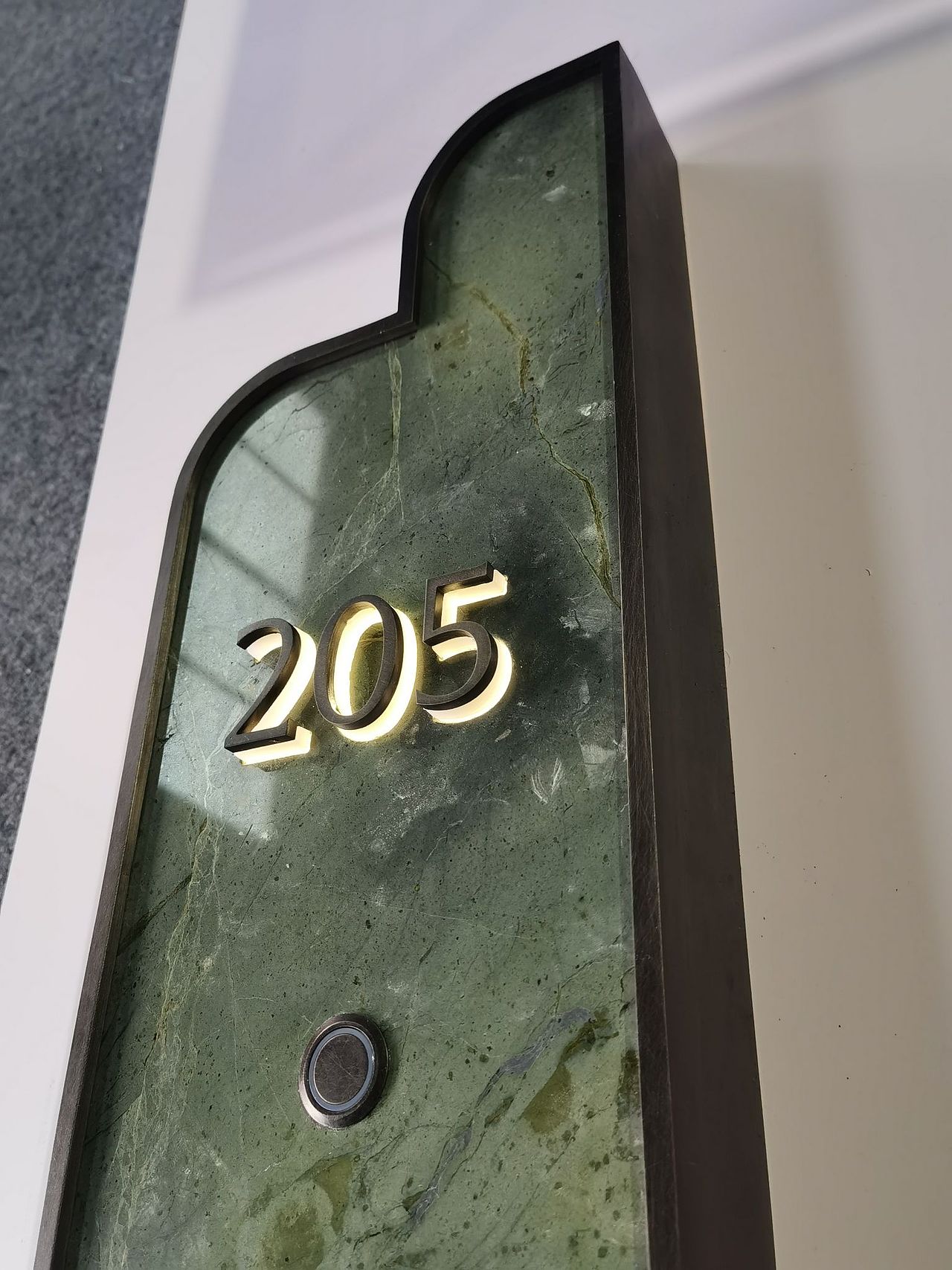 酒店标识标牌（图ZMzM2MjU3OTgw） - 工艺品设计 - 站酷设计师标识制造工厂原创素材 - 站酷ZCOOL