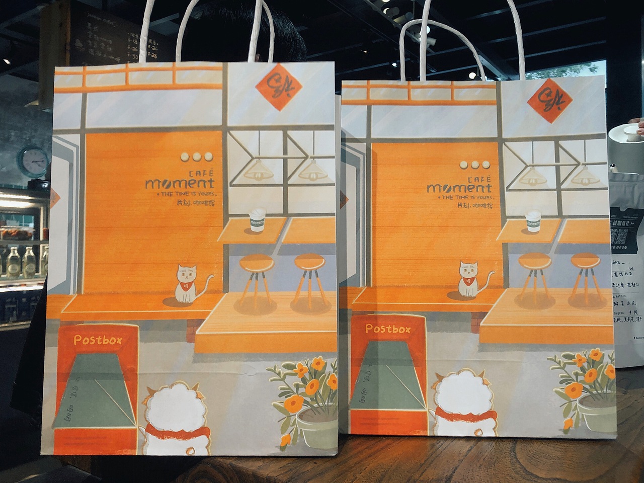 咖啡館春節(jié)手繪袋子（圖ZMjQ5ODg2OTg0） - 商業(yè)插畫(huà) - 站酷設(shè)計(jì)師欣欣子的生活原創(chuàng)素材 - 站酷ZCOOL