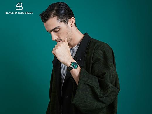 4B手表，blackbybluebrave。