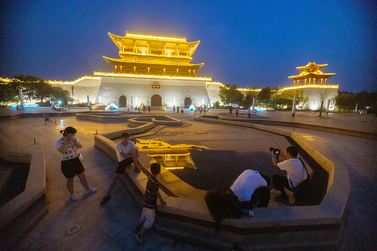 周末有晚霞的魏祠公园