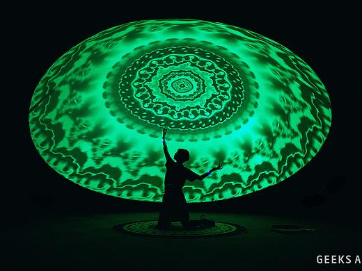 数字艺术装置：「宇宙之瞳 Psychedelic Temple」