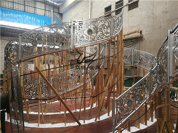 别墅镀金楼梯扶手风格 铜楼梯护栏 高品质工程