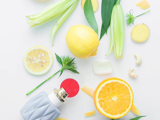 香水与水果蔬菜（个人主页-ZNTAyNDc2MTY=） - 产品摄影 - 站酷设计师一刚一刚原创素材 - 站酷ZCOOL