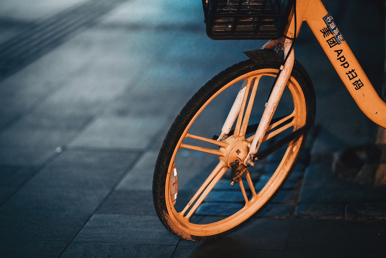 武康路掃街（圖ZMjcwMTU2MTky） - 人文/紀(jì)實(shí)攝影 - 站酷設(shè)計(jì)師克里空原創(chuàng)素材 - 站酷ZCOOL