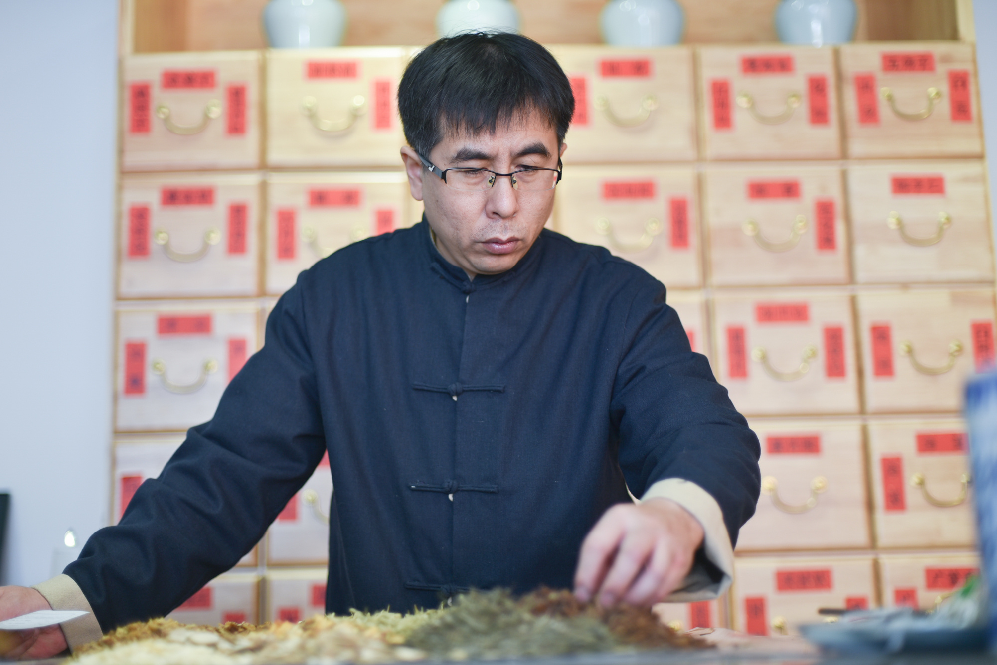 一些中医中药老师的工作照