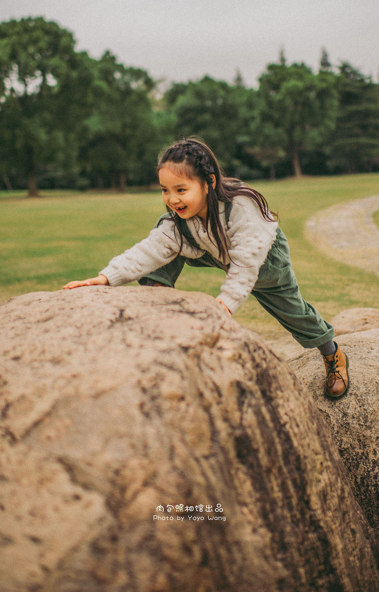 放风筝（图ZMjMyOTA4NzAw） - 人像摄影 - 站酷设计师肉包大王巡山记原创素材 - 站酷ZCOOL