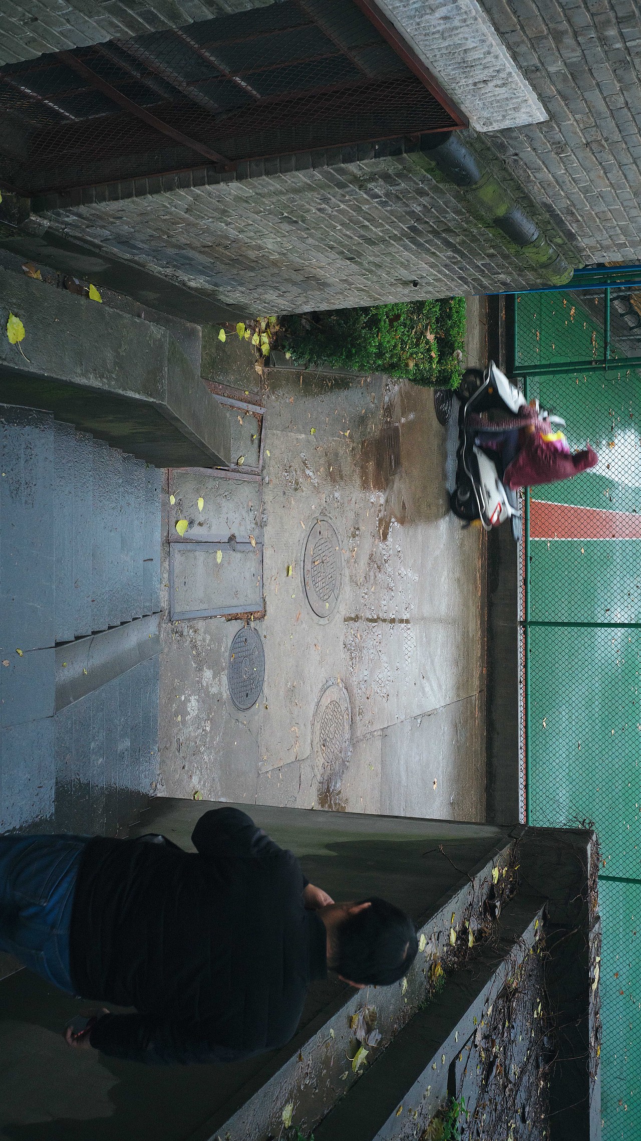 下雨了 等会下课 撑伞一起走好吗