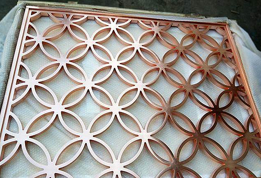 安装方便的玫瑰金铝板雕刻镂空花格屏风