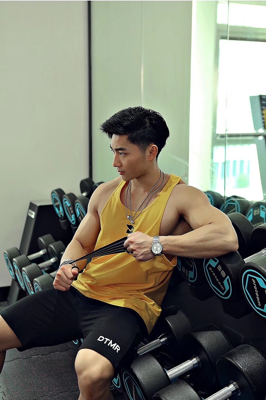 男女模特健身服瑜伽服锻炼防护具健身房场景拍摄