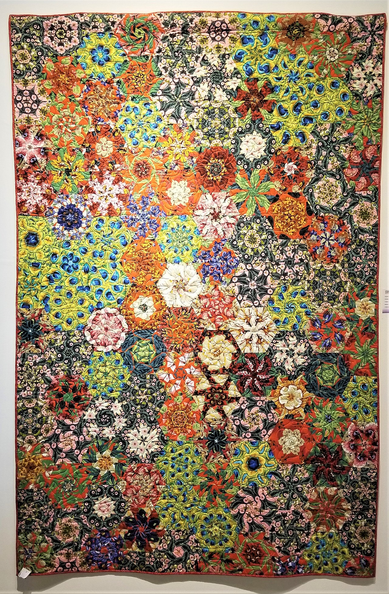 《南山的孔雀》 br>作者:汪润什 br>作品类型:拼布 br>指导老师:乔爽