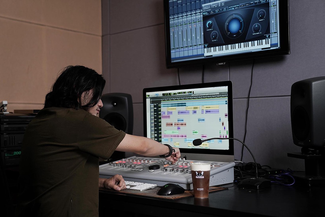 人像（圖ZMTY1MDU2NTgw） - 品牌 - 站酷設(shè)計(jì)師屎粑粑先生原創(chuàng)素材 - 站酷ZCOOL