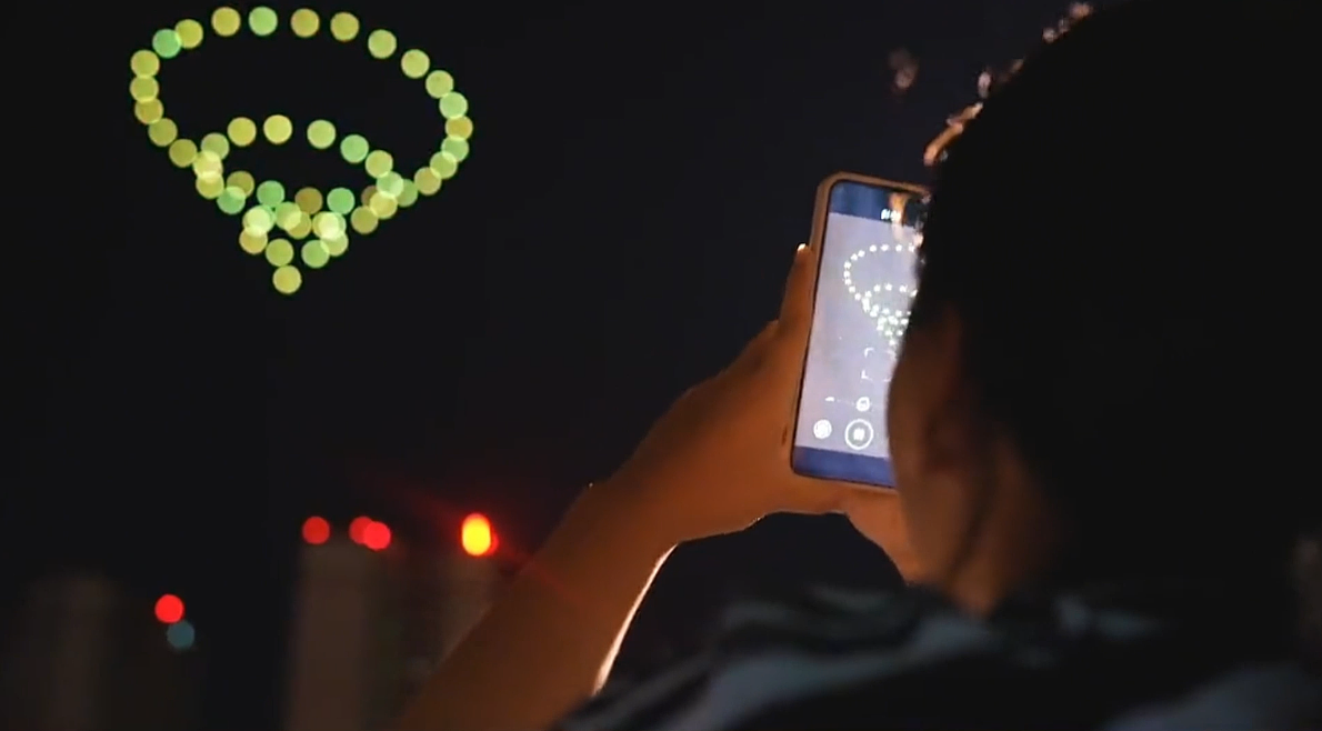 孔明灯无人机许愿升空（图ZMzE4ODk5MDUy） - 文案/策划 - 站酷设计师ddx丨亿象无人机原创素材 - 站酷ZCOOL