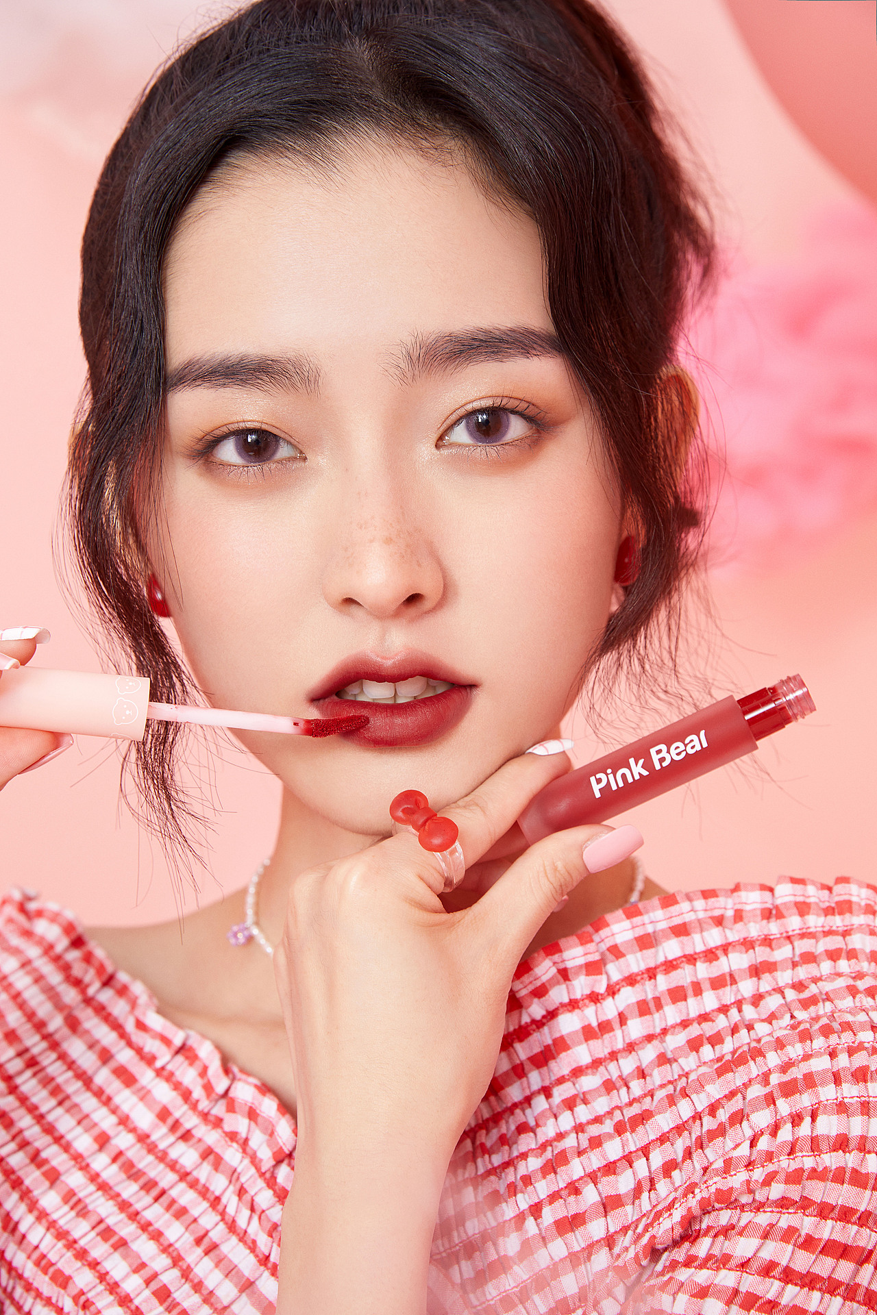 商业拍摄 | Pink Bear皮可熊 粉雾唇釉（图ZMjg4NTAzMzgw） - 人像摄影 - 站酷设计师摄影师Little伟原创素材 - 站酷ZCOOL