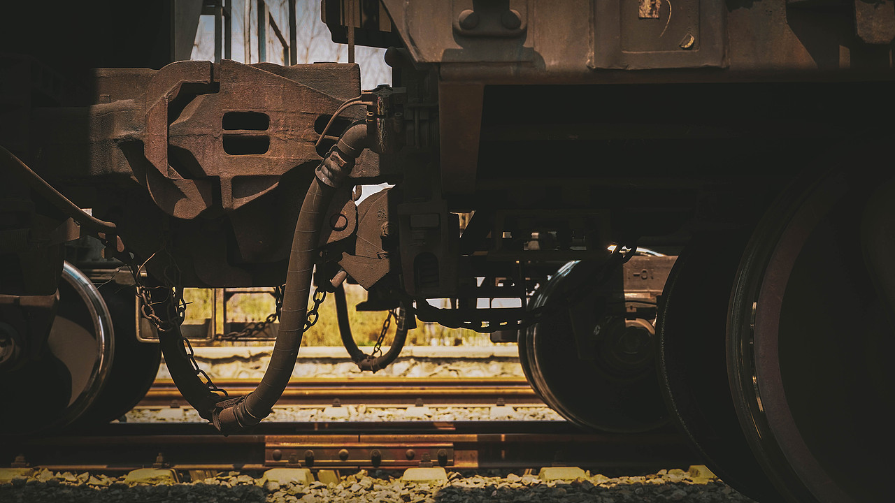 街拍|铁路沿线（图ZMjA0MzI5Mjg0） - 人文/纪实摄影 - 站酷设计师wasabi安安安琪原创素材 - 站酷ZCOOL