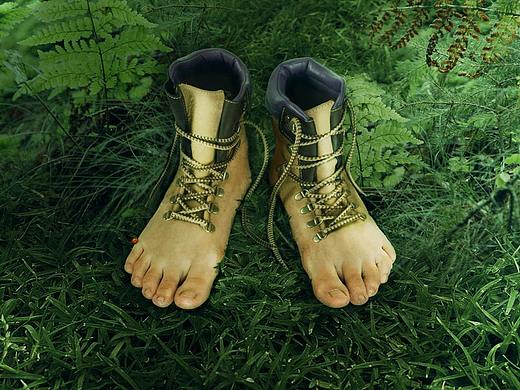 如何PS创建逼真的脚灵感在中远足靴子