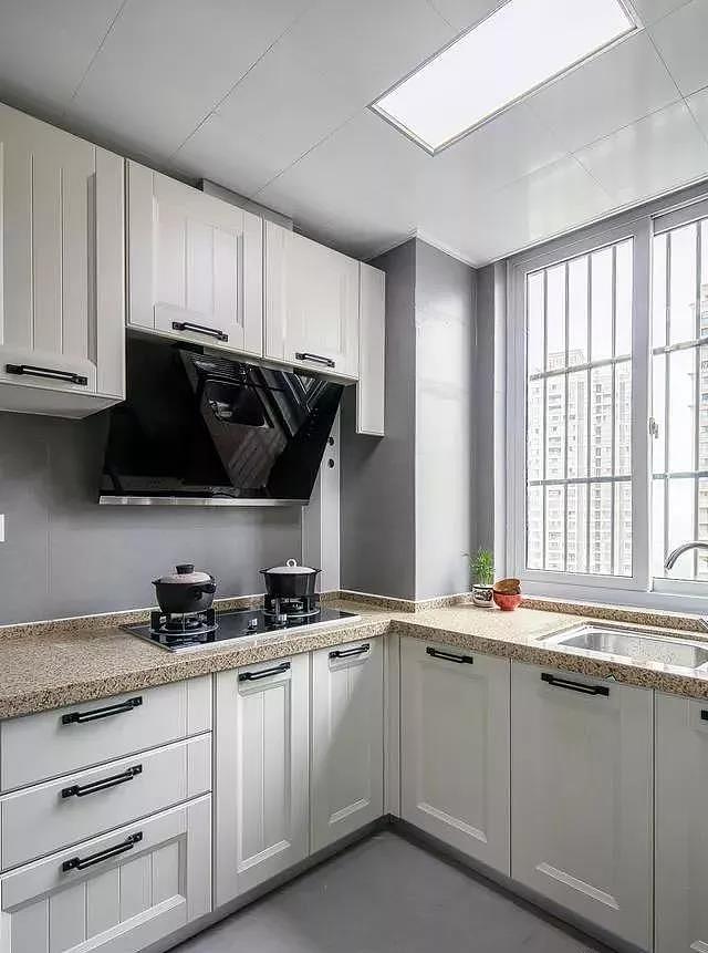 现代风的三居室,朋友都说客厅好看!