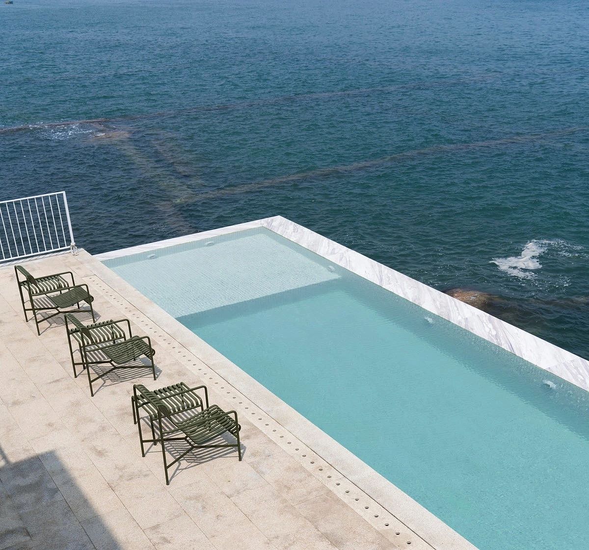 凝望海面,才知道空间本身就是一种媒介!