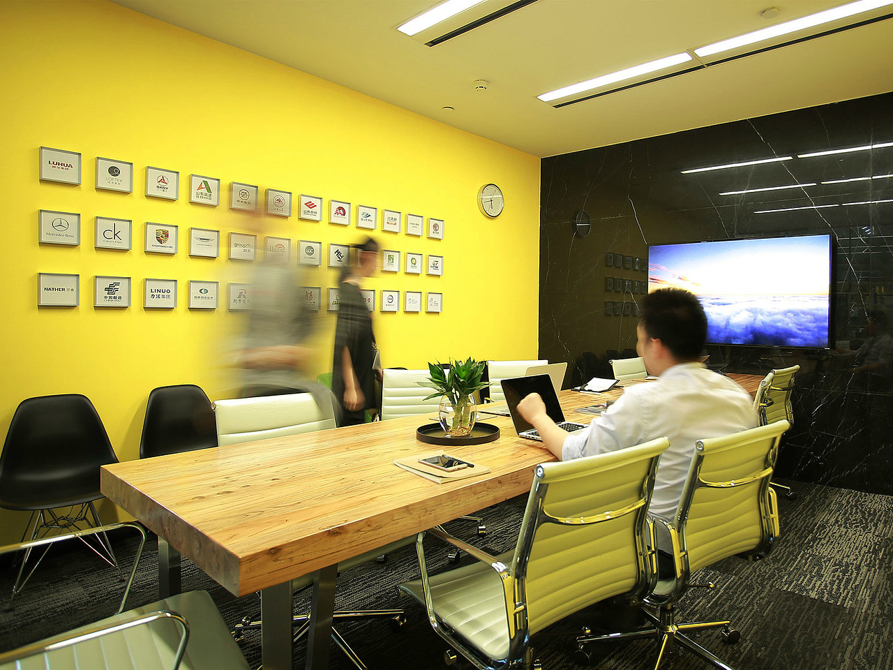 云华互动济南办公室：开放空间里的精致创意（图ZNTM4NTE1MzY=） - 家装设计 - 站酷设计师云华设计原创素材 - 站酷ZCOOL