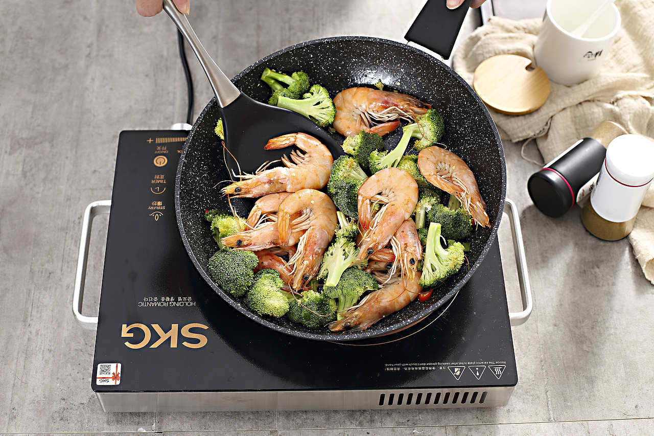 不粘煎锅（图ZMTczMzEwODY4） - 产品摄影 - 站酷设计师易扬原创素材 - 站酷ZCOOL