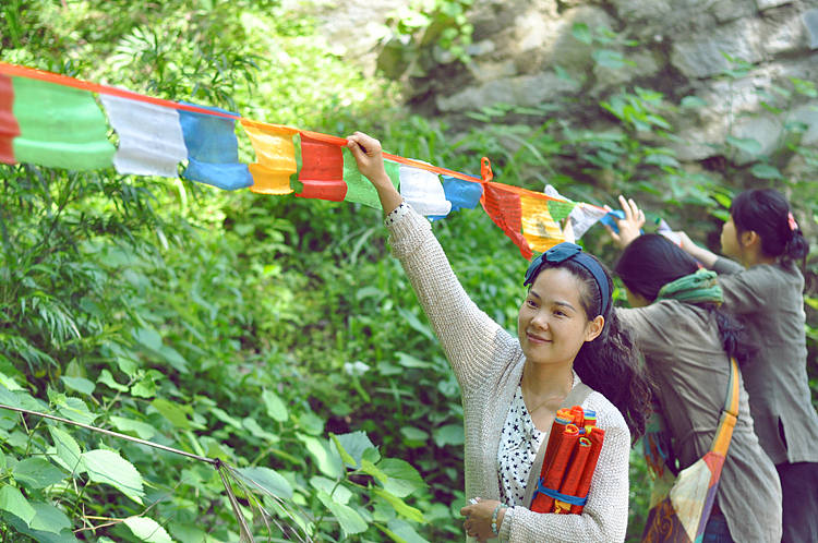 本朴中国·高悬经幡于净土庐山 · 祈福回向至四川雅安 · 众生安乐 · 天下康宁（图ZOTMyMjgzMg==） - 人文/纪实摄影 - 站酷设计师素禾kiki原创素材 - 站酷ZCOOL