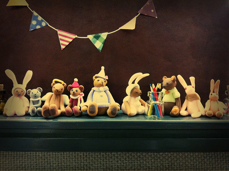 曾经做给自己作为办公桌子装饰的粘土小手工~