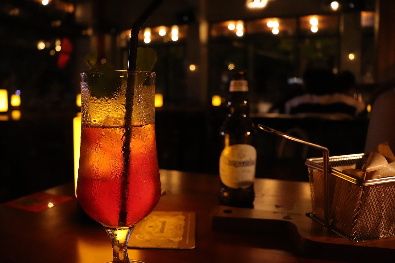 Bar & She（图ZMTgwNTA1MjUy） - 产品摄影 - 站酷设计师是进击的脸猫呀原创素材 - 站酷ZCOOL