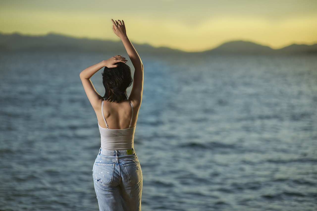 与你去看海边的落日~