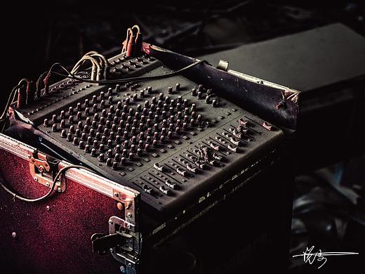 废墟の调音台·