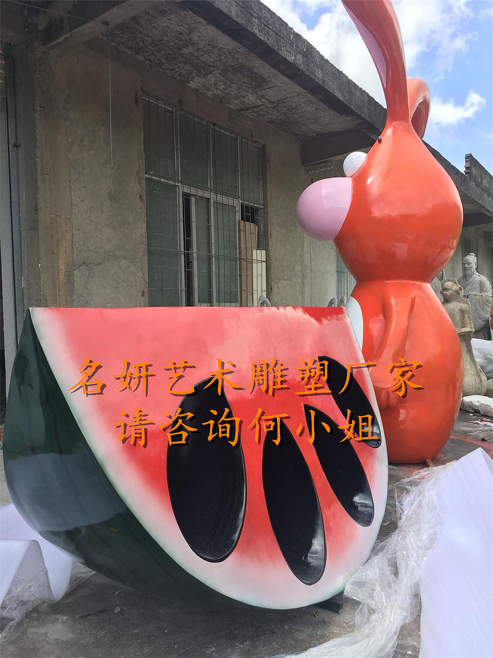 大型西瓜造型雕塑玻璃纤维仿真模型成为广场特有的标志