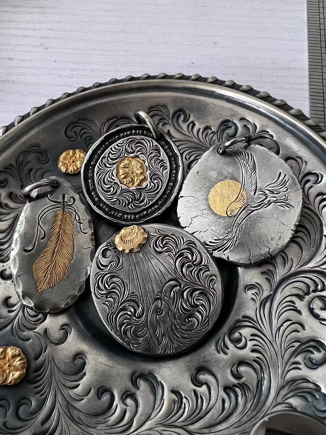 手工錾刻唐草吊坠