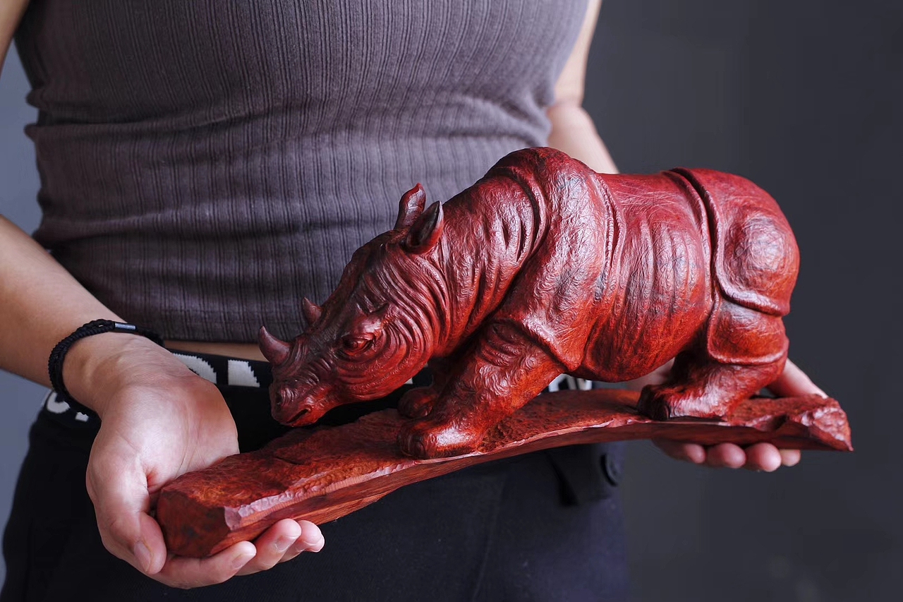 「犀牛」 印度小叶紫檀整料手工雕刻 犀牛四肢健硕有