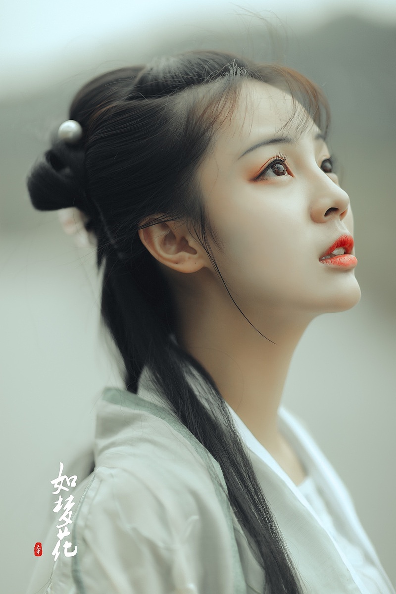 汉服女子的素描