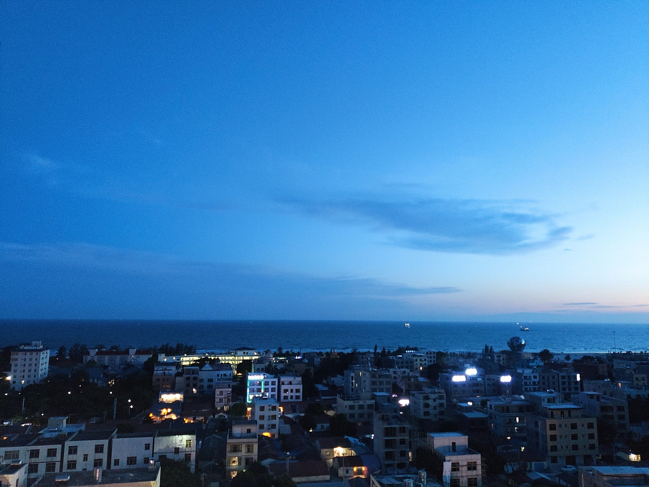 小城的夜晚,安逸又漂亮