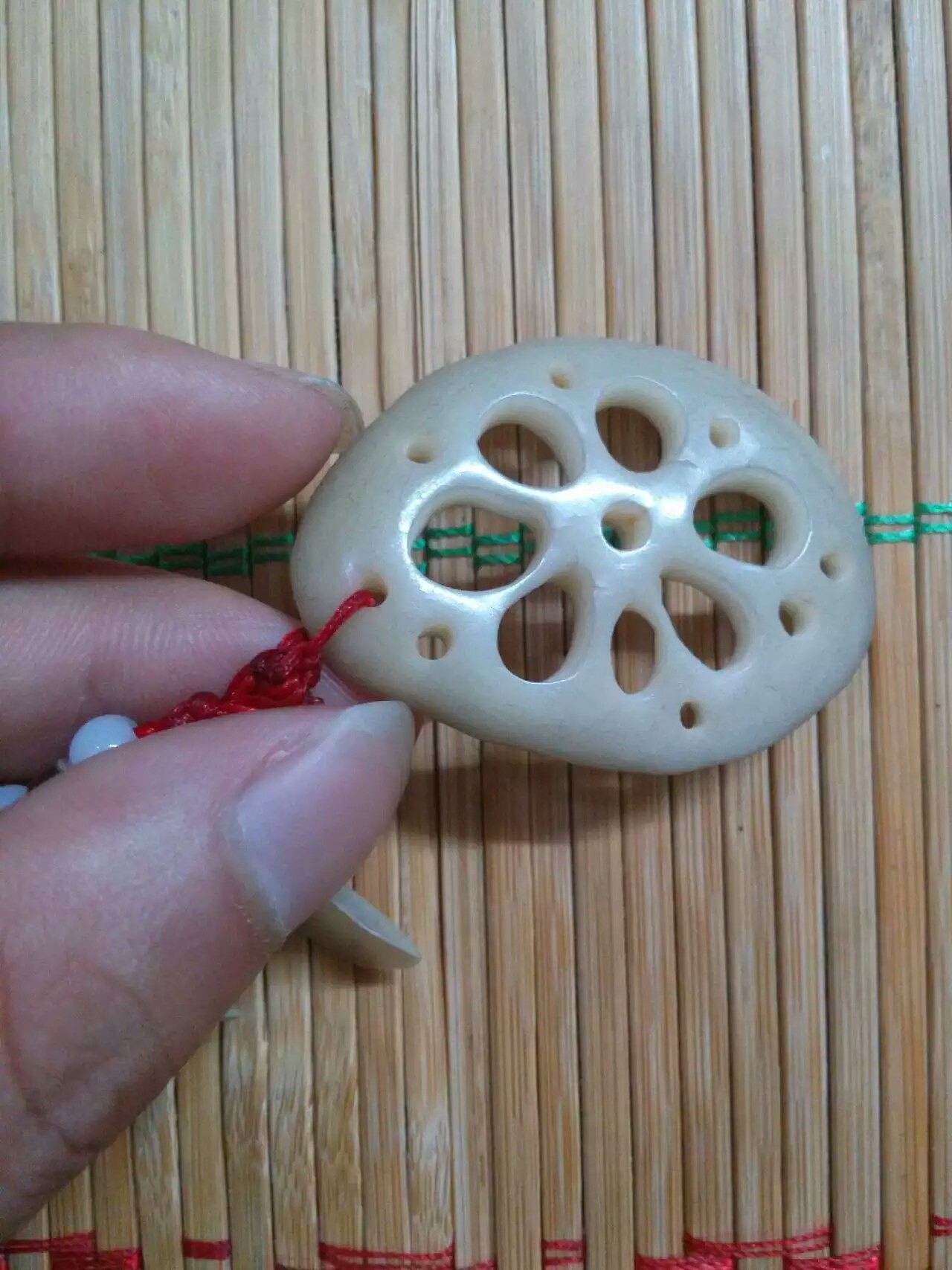 象牙果雕刻《莲藕》