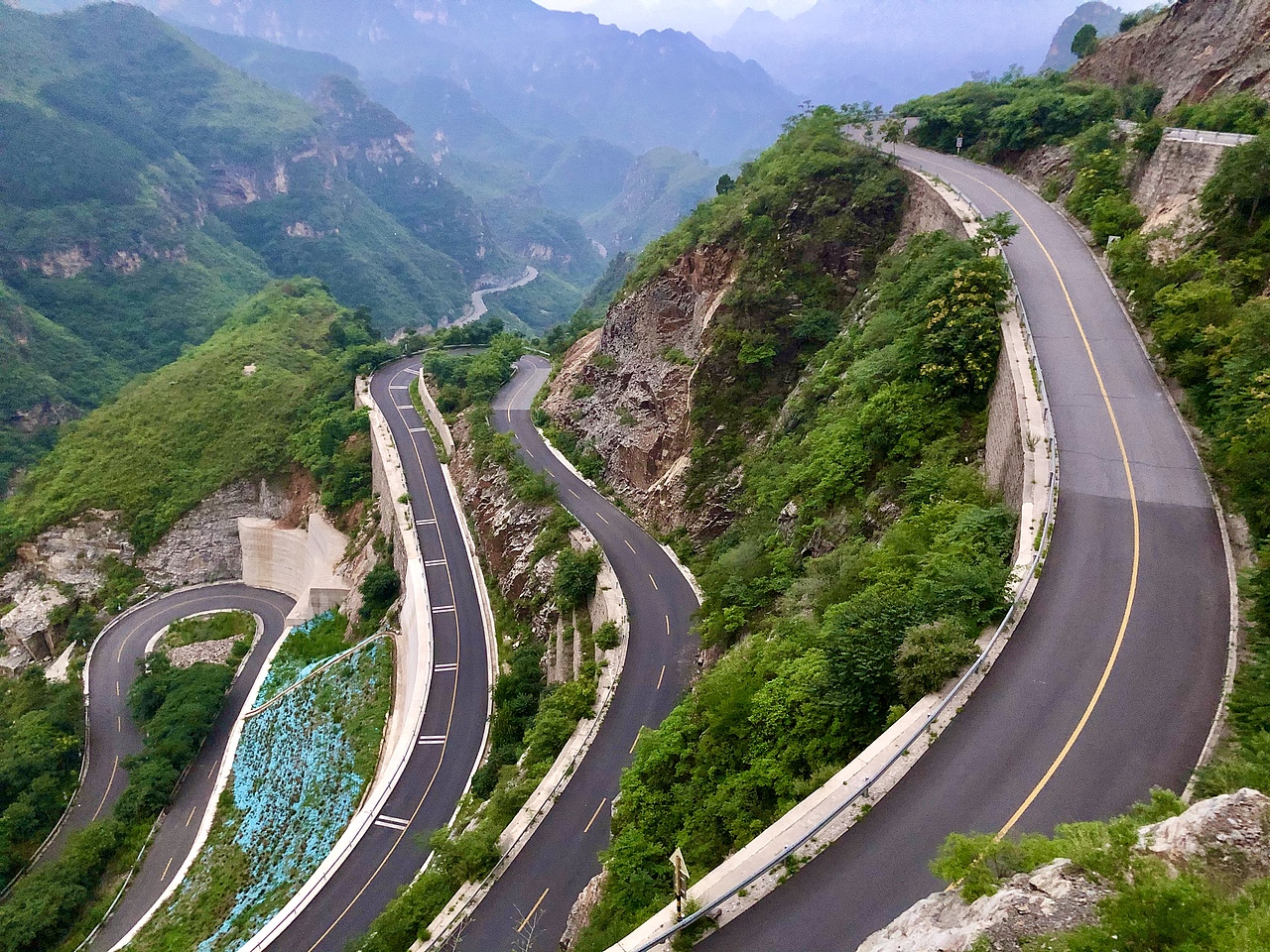 蜿蜒曲折的红井路